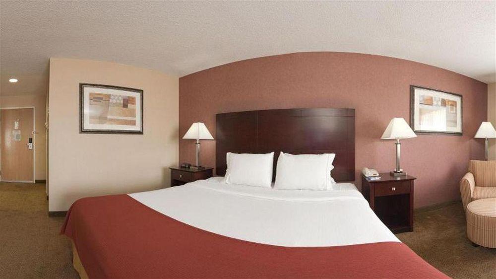 Holiday Inn Express Hotel & Suites Cincinnati-North/Шаронвилл Экстерьер фото