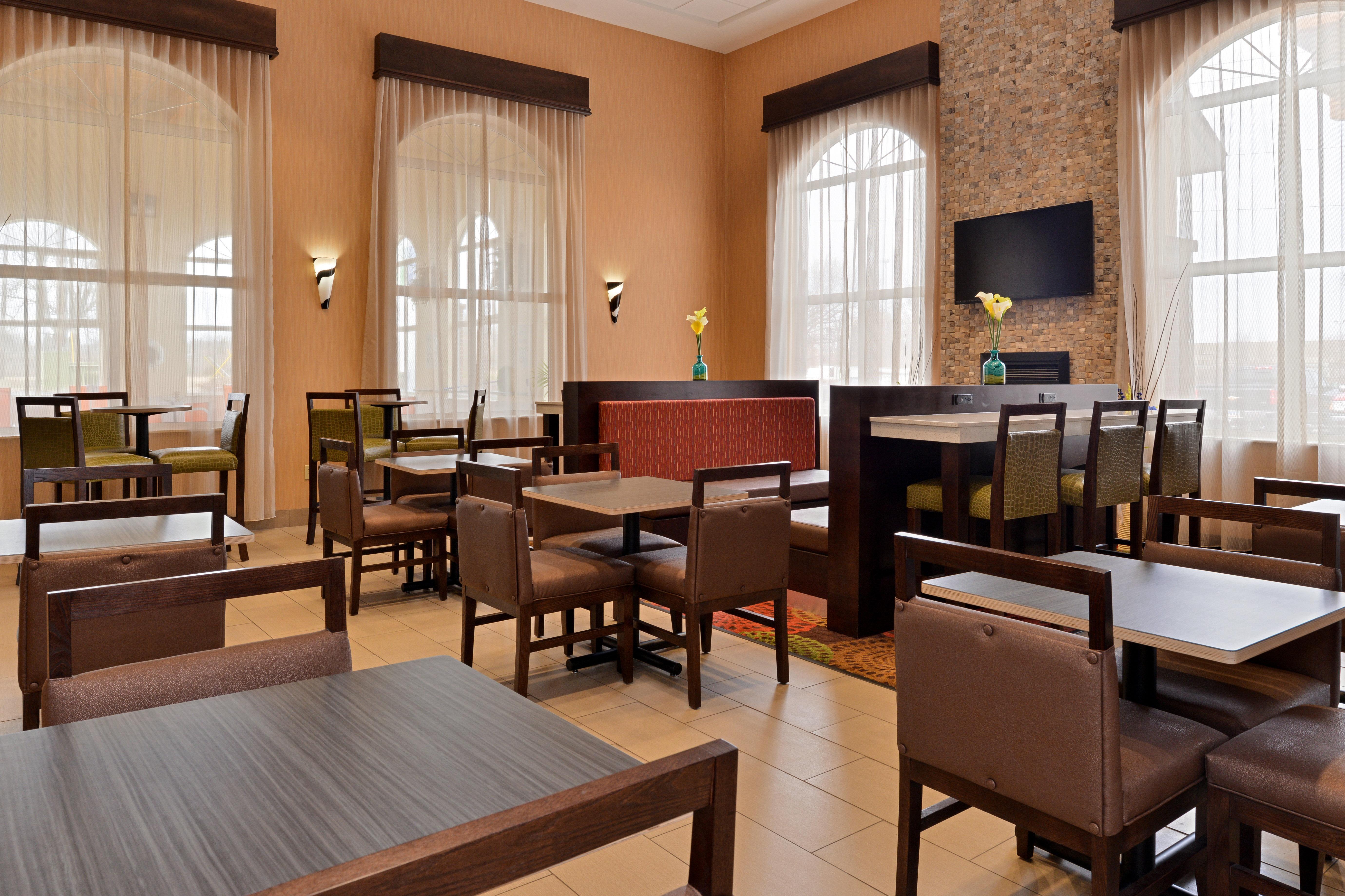 Holiday Inn Express Hotel & Suites Cincinnati-North/Шаронвилл Экстерьер фото