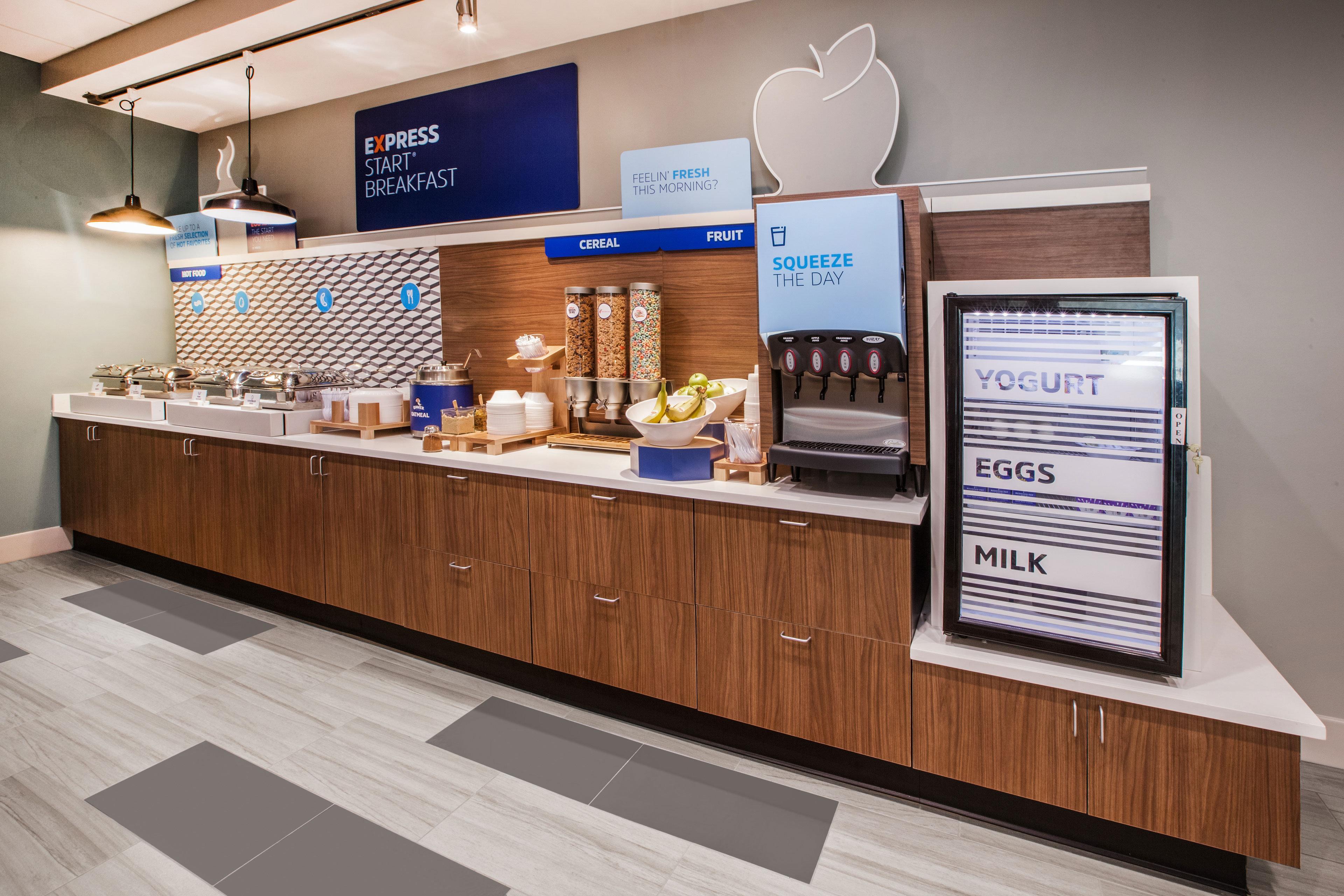 Holiday Inn Express Hotel & Suites Cincinnati-North/Шаронвилл Экстерьер фото