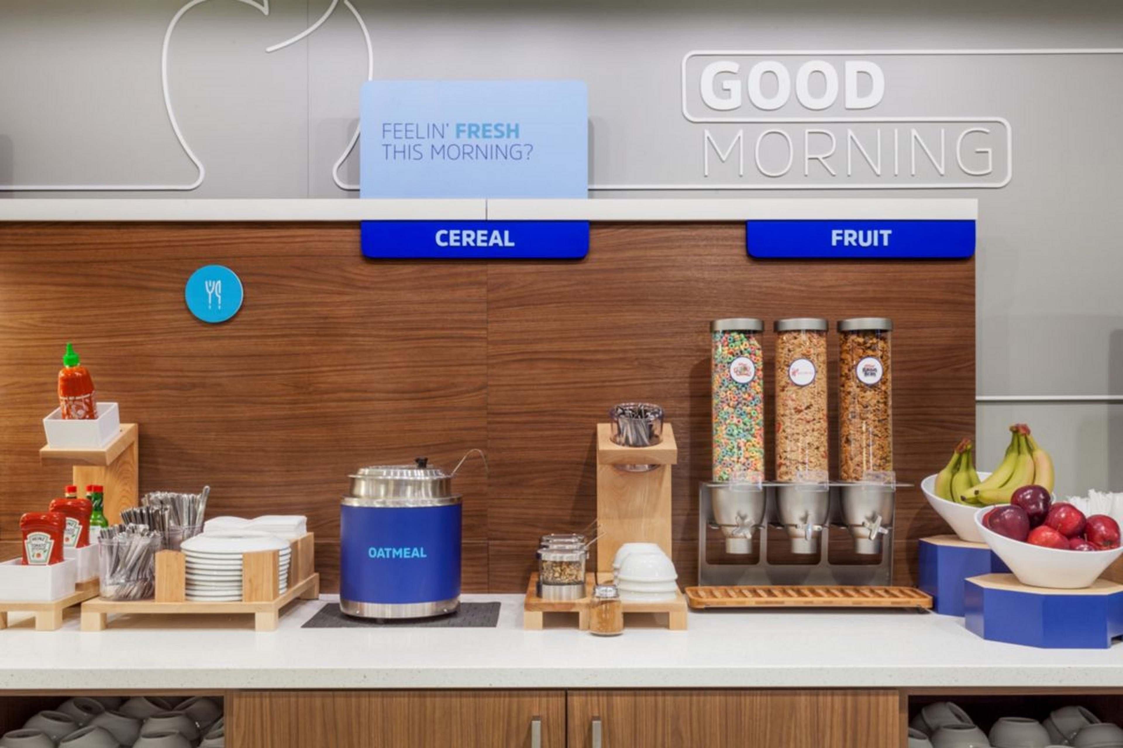 Holiday Inn Express Hotel & Suites Cincinnati-North/Шаронвилл Экстерьер фото