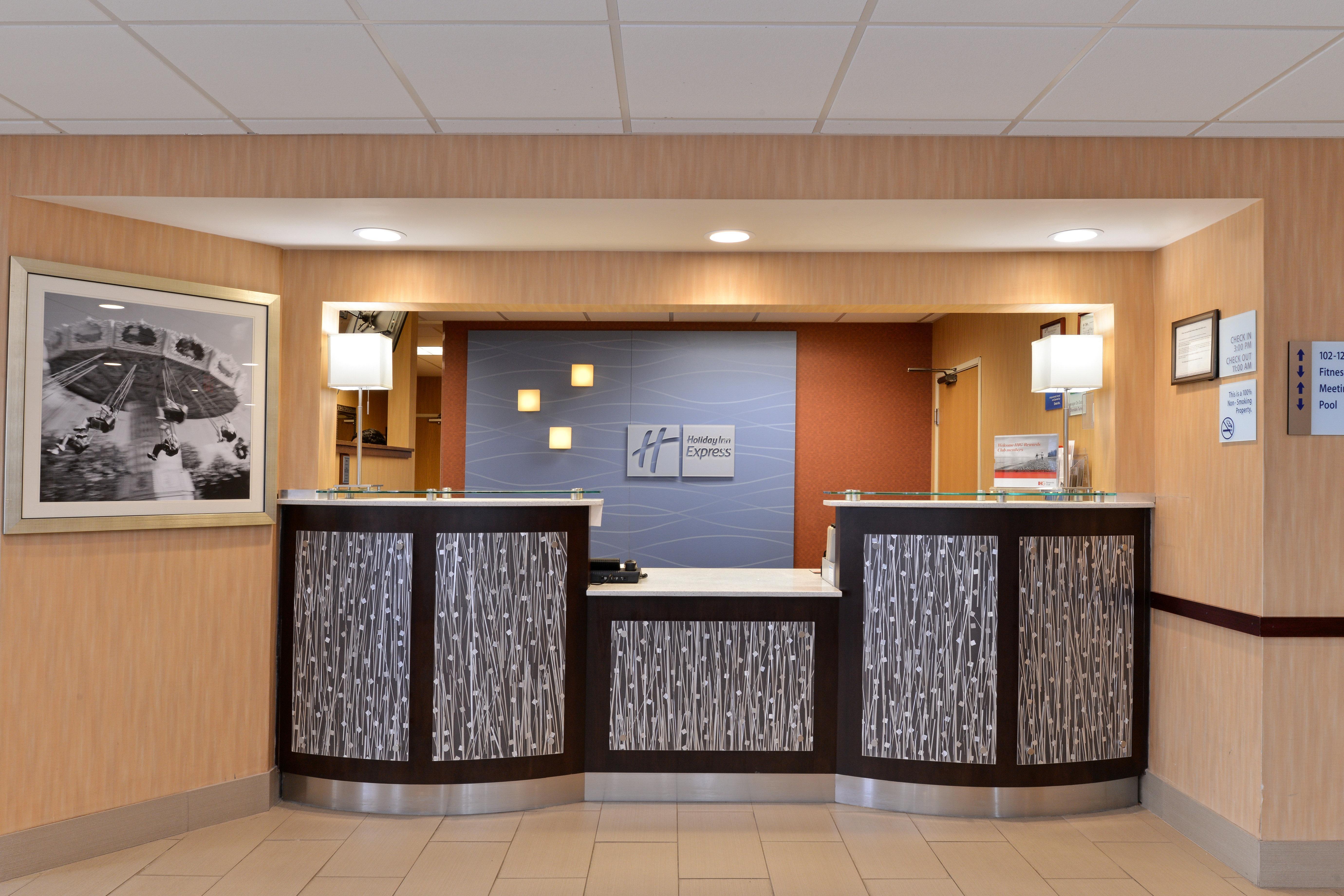 Holiday Inn Express Hotel & Suites Cincinnati-North/Шаронвилл Экстерьер фото