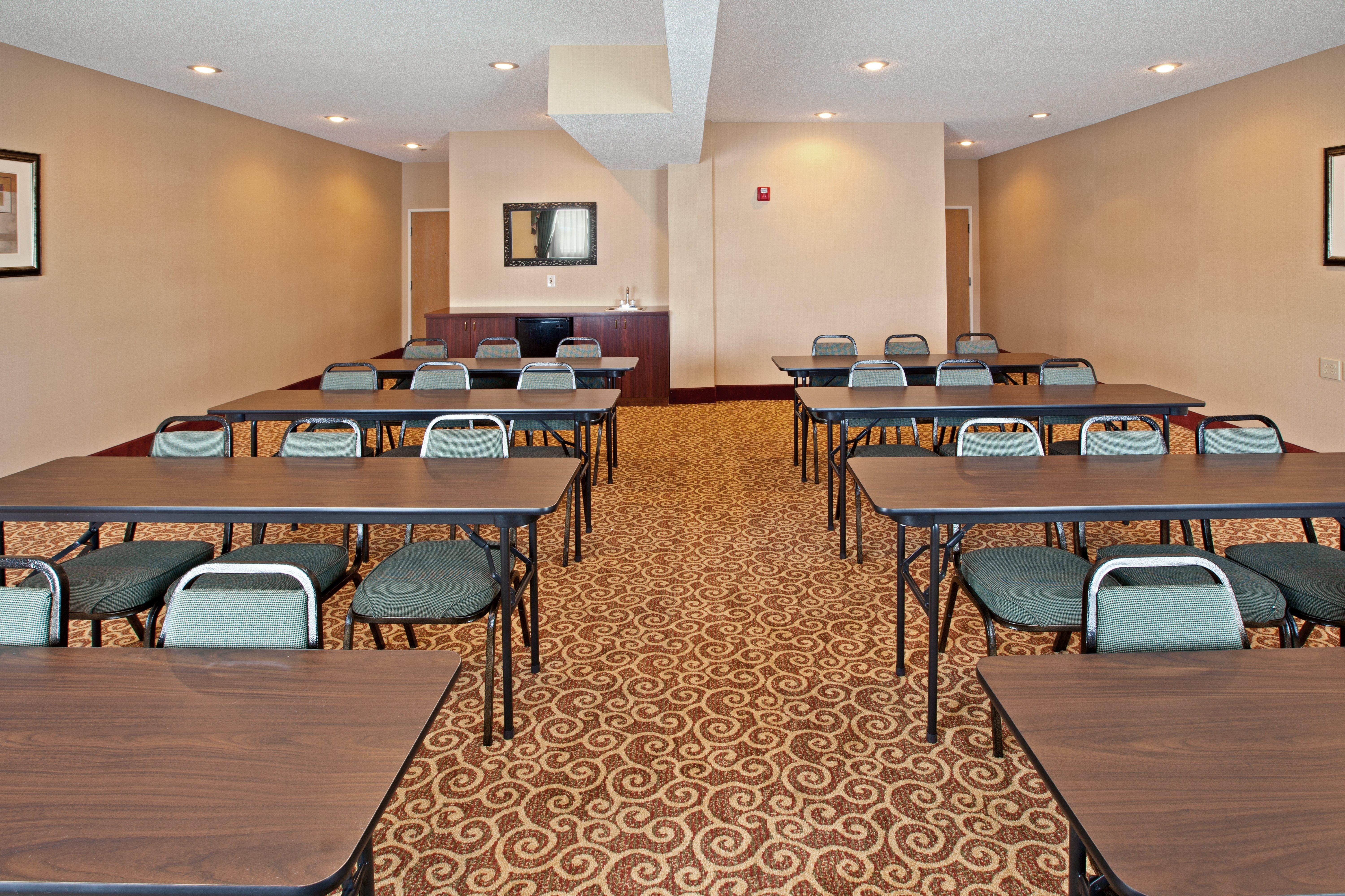 Holiday Inn Express Hotel & Suites Cincinnati-North/Шаронвилл Экстерьер фото