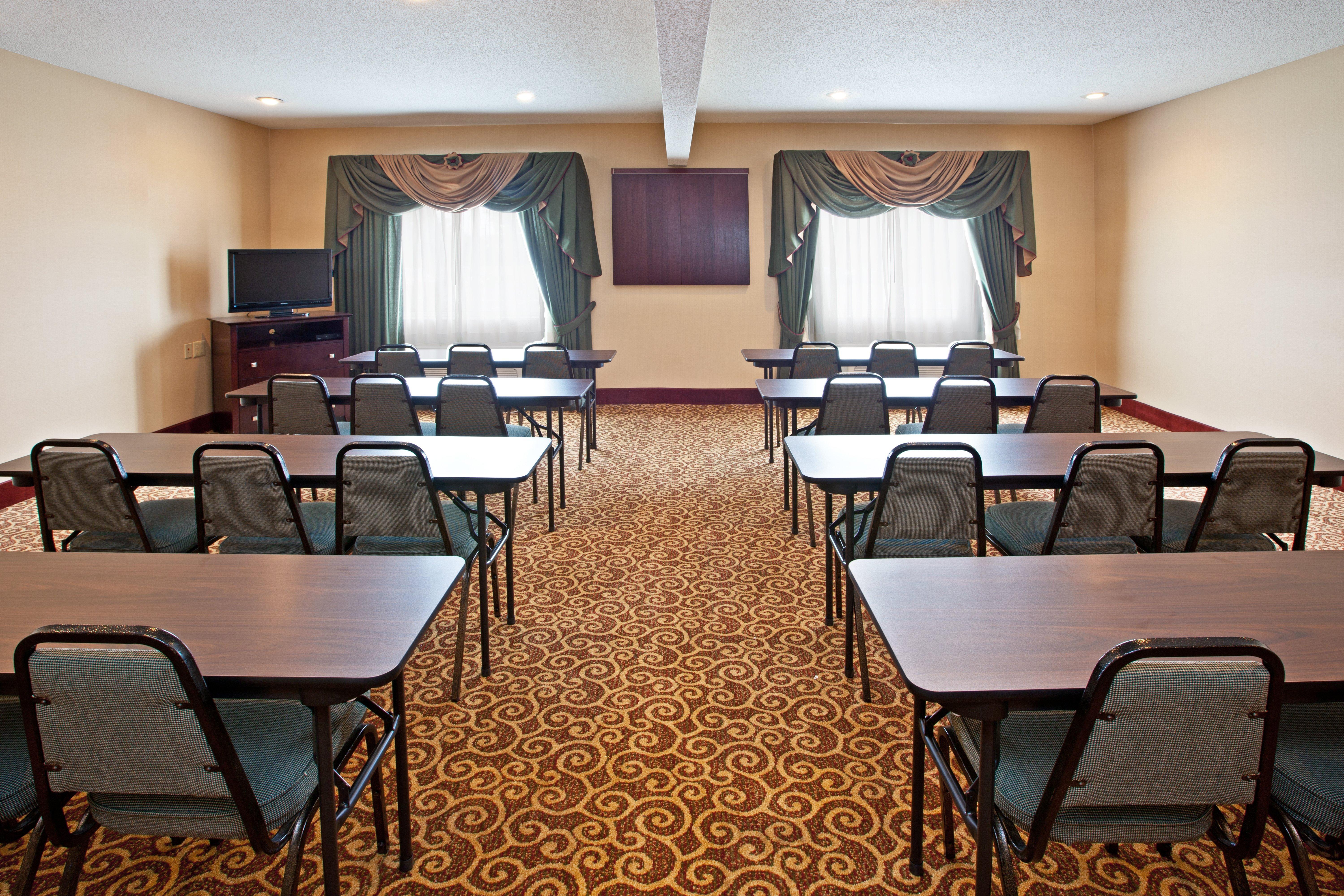 Holiday Inn Express Hotel & Suites Cincinnati-North/Шаронвилл Экстерьер фото