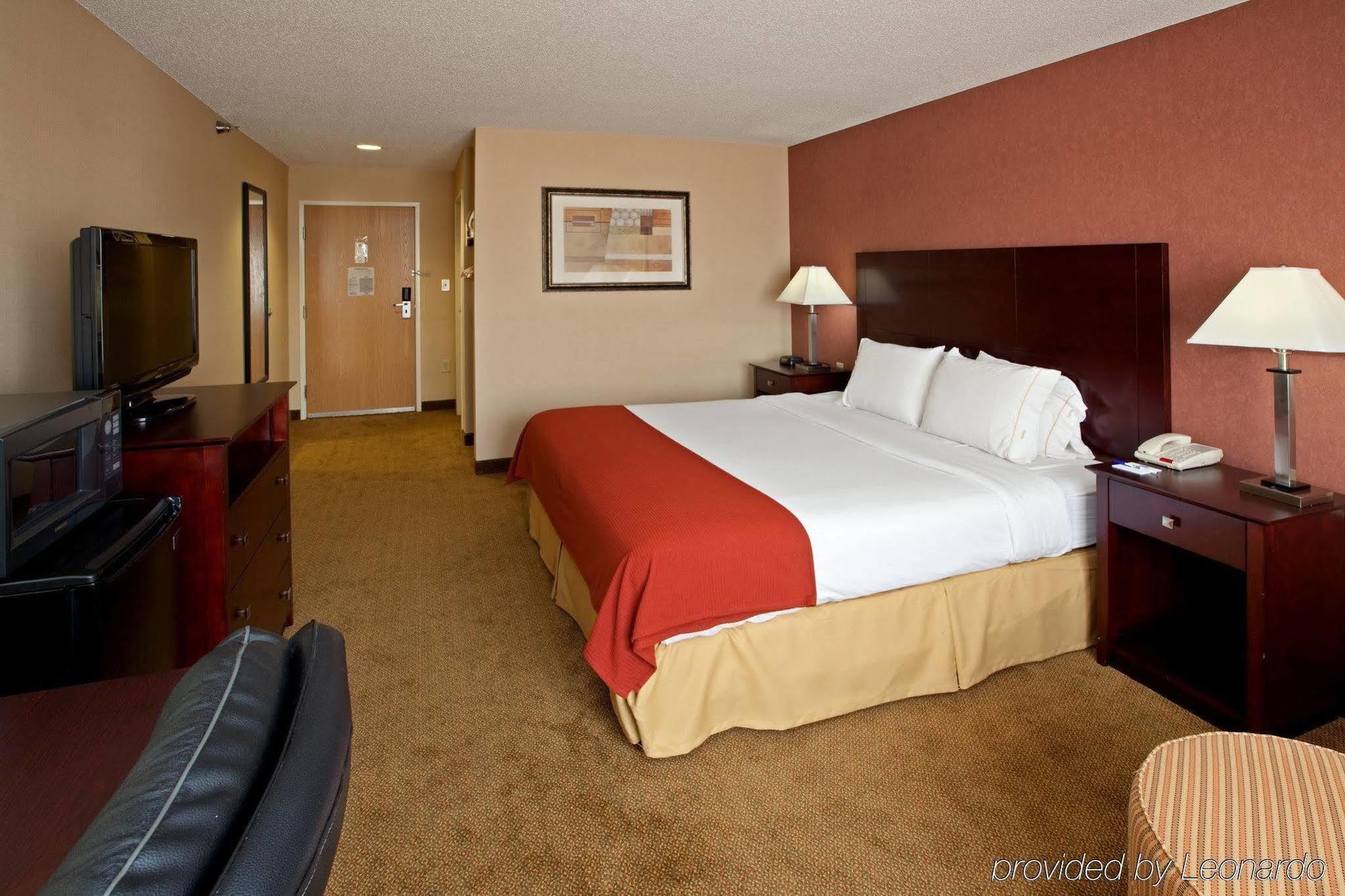 Holiday Inn Express Hotel & Suites Cincinnati-North/Шаронвилл Экстерьер фото
