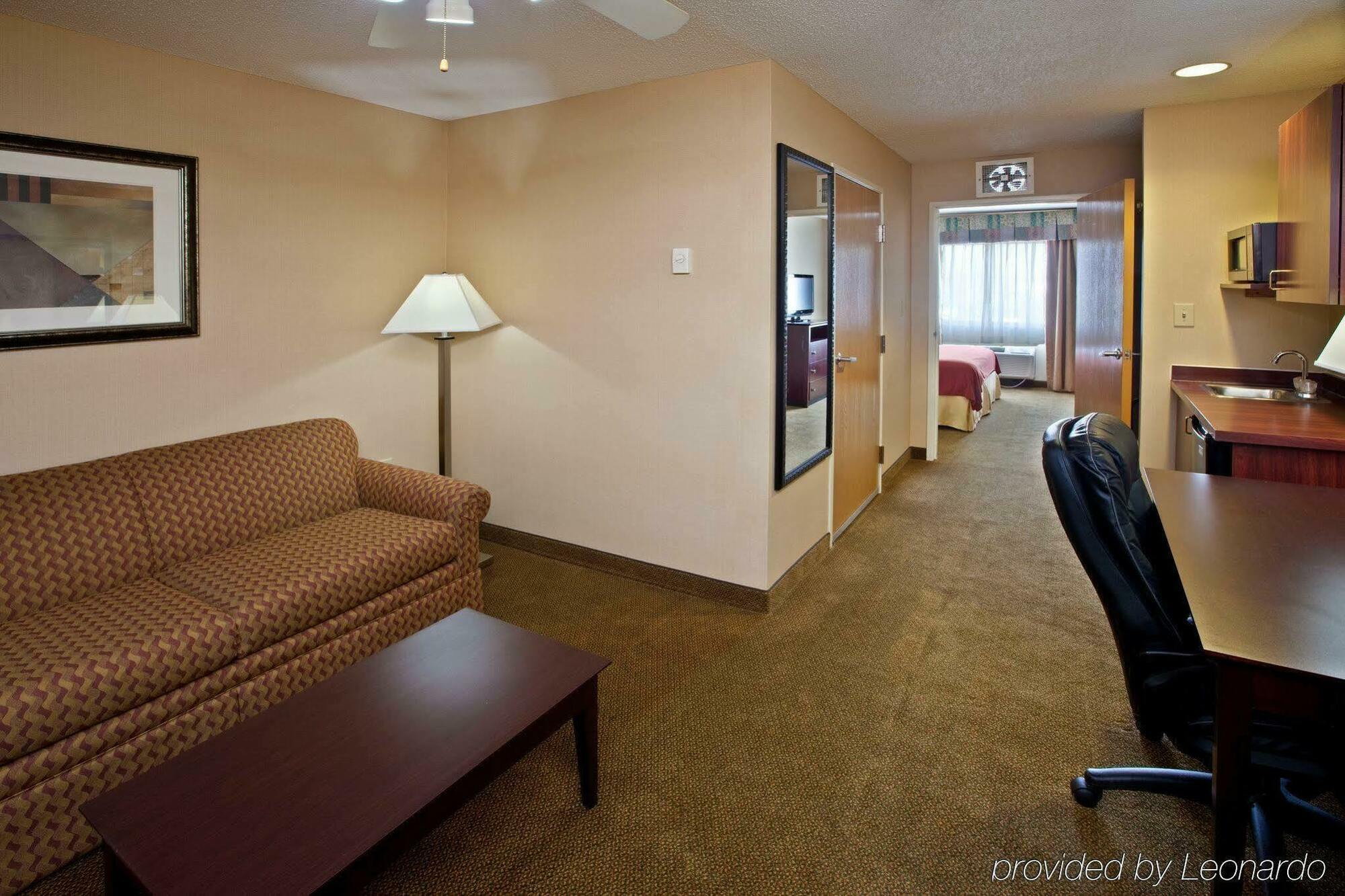 Holiday Inn Express Hotel & Suites Cincinnati-North/Шаронвилл Экстерьер фото
